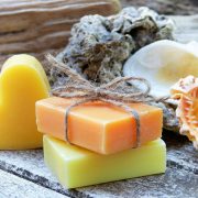 Comment se laver les cheveux avec un shampoing solide ?