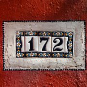 5 raisons d’installer une plaque de numéro de maison pour décorer l’entrée de votre maison