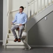 Installer un monte-escalier : la bonne solution pour vous faciliter l’accès aux étages
