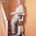 Comment fonctionne un monte-escalier debout ?