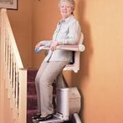 Comment fonctionne un monte-escalier debout ?